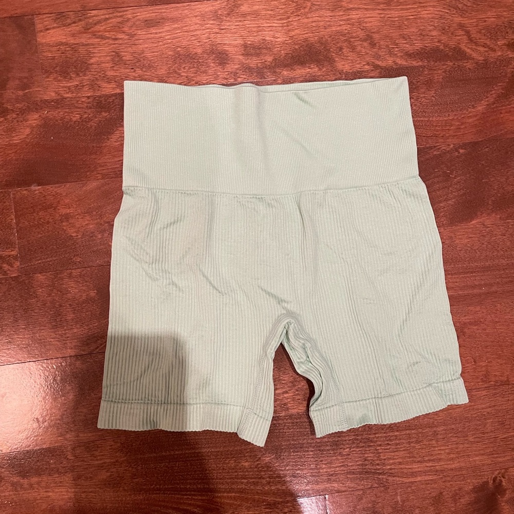 Women's High-Waisted Ribbed Shorts - Light Green